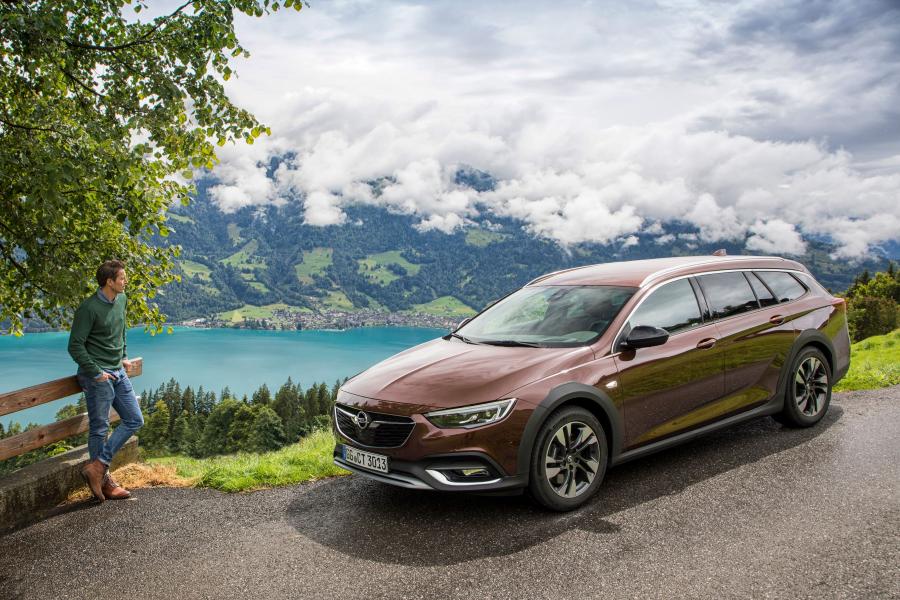  Opel Insignia Country Tourer Turbo D 4x4 Exclusive 2017 года  (фото 21 из 42)